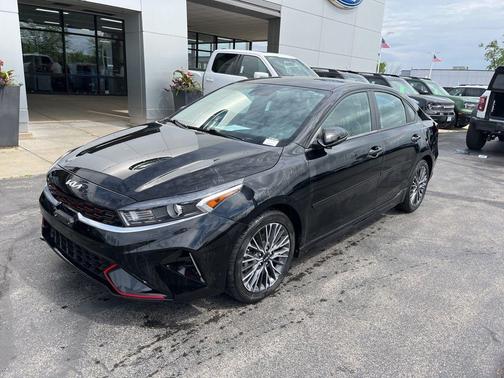 Aurora Black Pearl 2023 Kia Forte GT-Line