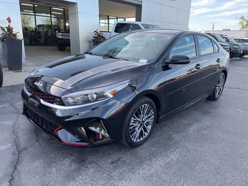 Aurora Black Pearl 2023 Kia Forte GT-Line