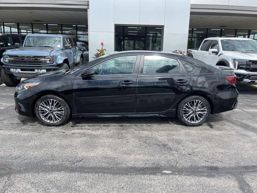 Aurora Black Pearl 2023 Kia Forte GT-Line