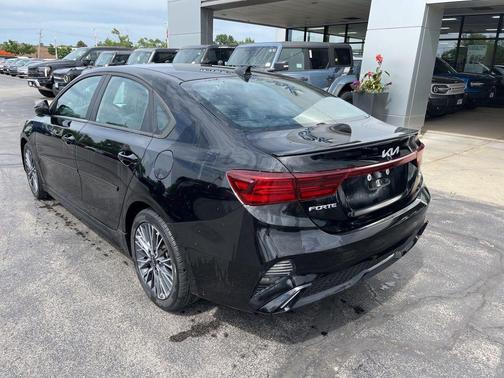 Aurora Black Pearl 2023 Kia Forte GT-Line