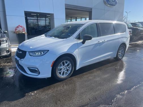 2024 Chrysler Pacifica Touring-L