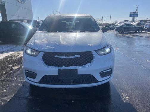 2024 Chrysler Pacifica Touring-L