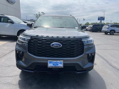 Gray Metallic 2025 Ford Explorer ST-Line