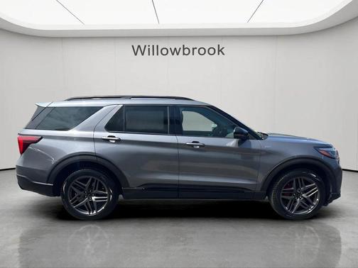 Gray Metallic 2025 Ford Explorer ST-Line