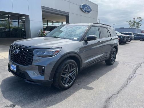 Gray Metallic 2025 Ford Explorer ST-Line