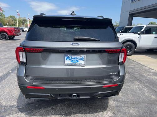 Gray Metallic 2025 Ford Explorer ST-Line