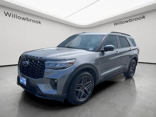 Gray Metallic 2025 Ford Explorer ST-Line