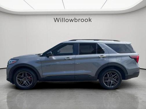 Gray Metallic 2025 Ford Explorer ST-Line