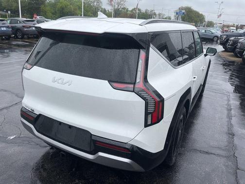 Snow White Pearl 2024 Kia EV9 Land