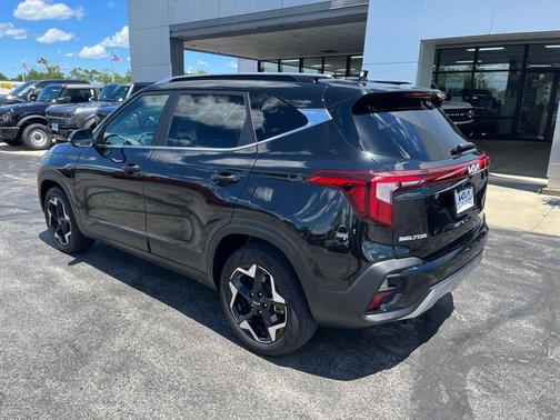 Fusion Orange 2024 Kia Seltos EX