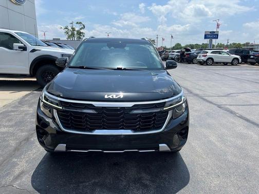 Fusion Orange 2024 Kia Seltos EX