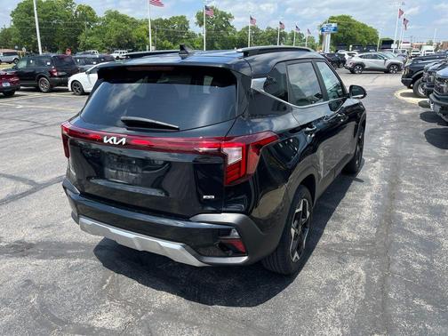 Fusion Orange 2024 Kia Seltos EX