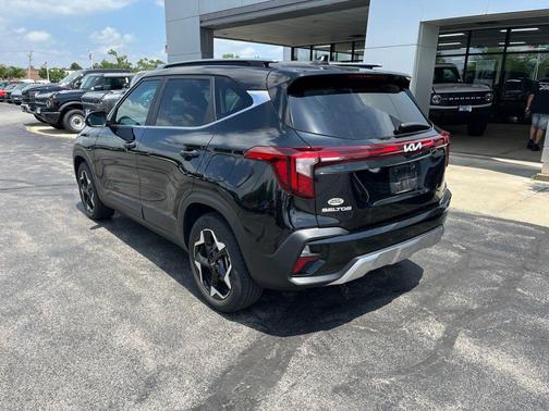 Fusion Orange 2024 Kia Seltos EX