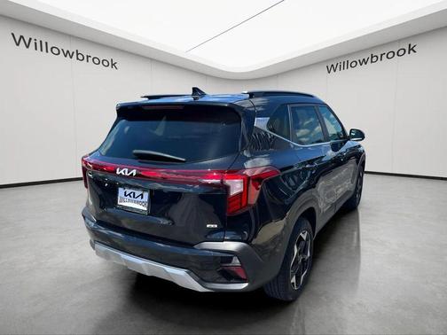 Fusion Orange 2024 Kia Seltos EX