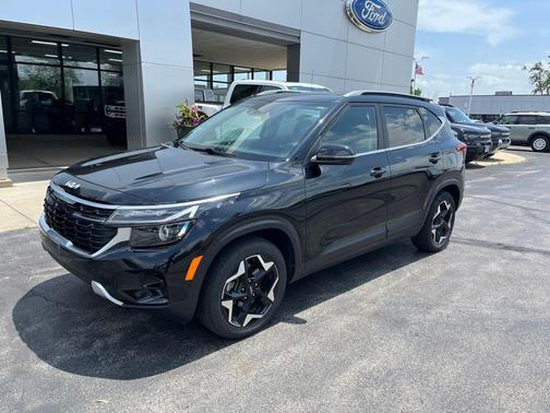 Fusion Orange 2024 Kia Seltos EX