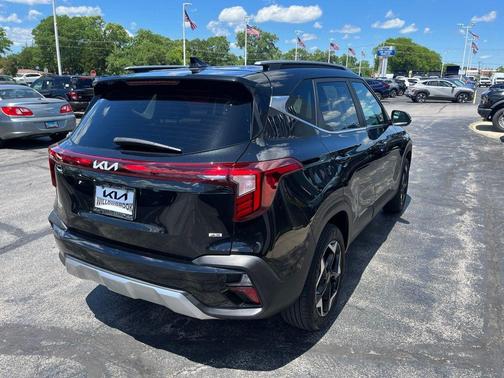 Fusion Orange 2024 Kia Seltos EX