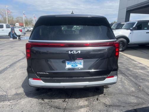 Aurora Black Pearl 2025 Kia Carnival LXS