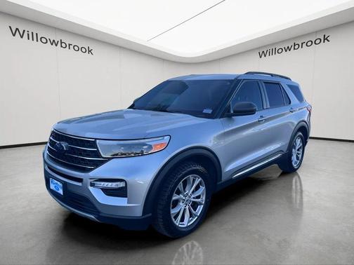 Silver Metallic 2021 Ford Explorer XLT