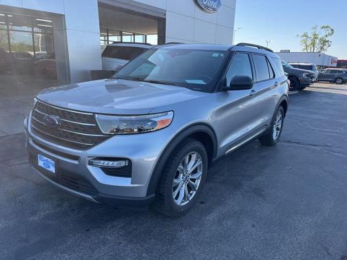 Silver Metallic 2021 Ford Explorer XLT