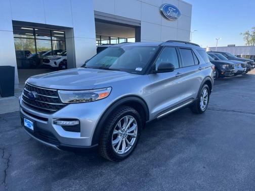 Silver Metallic 2021 Ford Explorer XLT