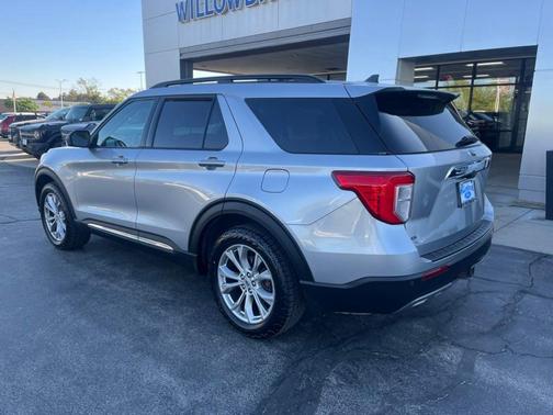 Silver Metallic 2021 Ford Explorer XLT