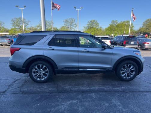 Silver Metallic 2021 Ford Explorer XLT