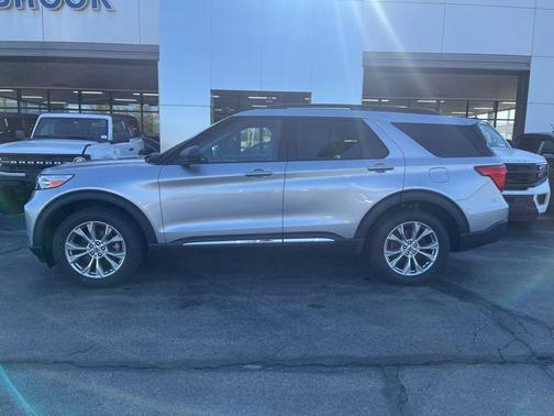 Silver Metallic 2021 Ford Explorer XLT