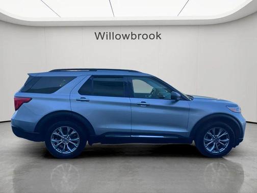 Silver Metallic 2021 Ford Explorer XLT