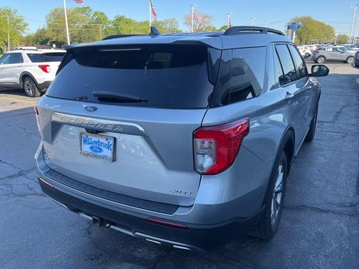 Silver Metallic 2021 Ford Explorer XLT