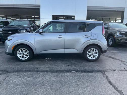 Gray 2025 Kia Soul LX
