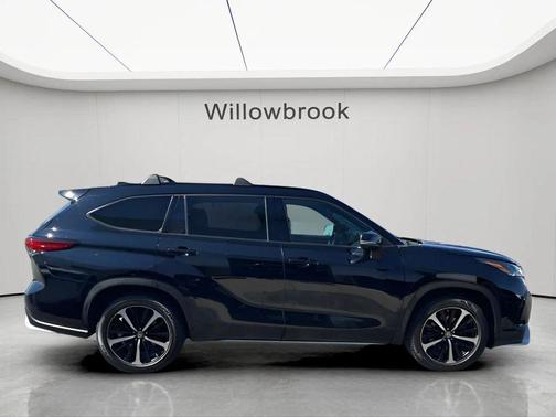 Black 2021 Toyota Highlander XSE