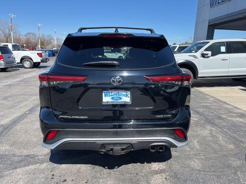 Black 2021 Toyota Highlander XSE