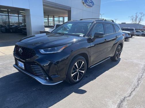 Black 2021 Toyota Highlander XSE
