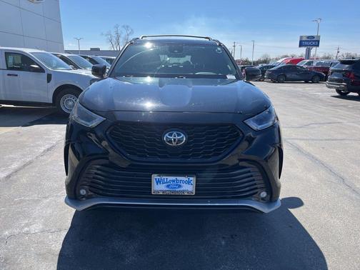 Black 2021 Toyota Highlander XSE