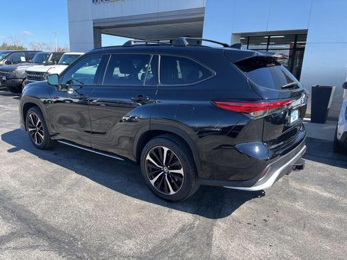 Black 2021 Toyota Highlander XSE