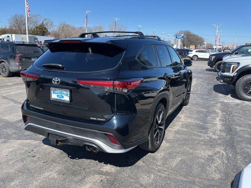 Black 2021 Toyota Highlander XSE