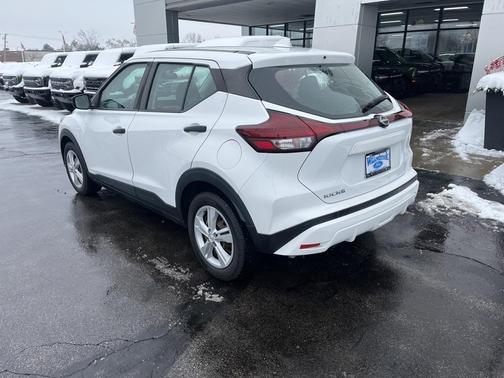 2022 Nissan Kicks S