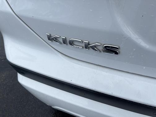 2022 Nissan Kicks S