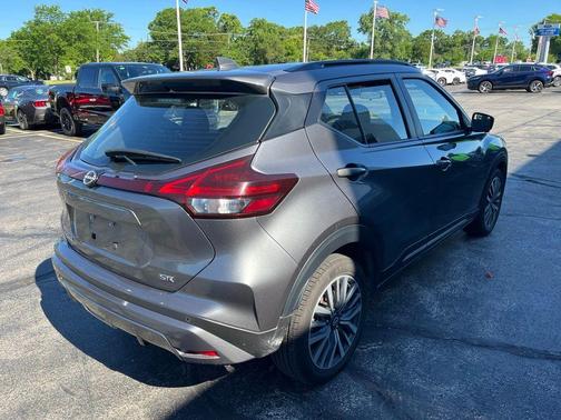 Gun Metallic 2024 Nissan Kicks SR