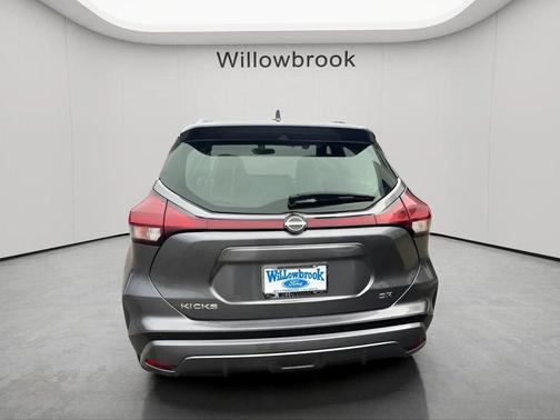 Gun Metallic 2024 Nissan Kicks SR