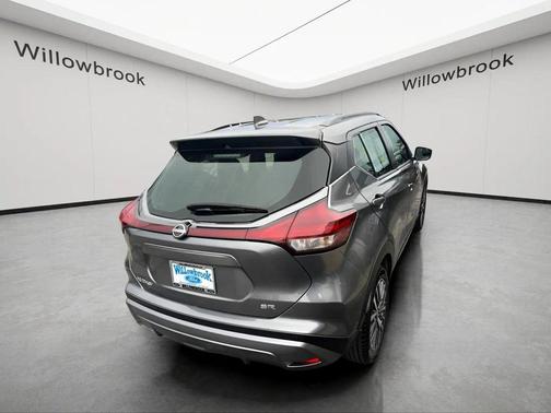 Gun Metallic 2024 Nissan Kicks SR