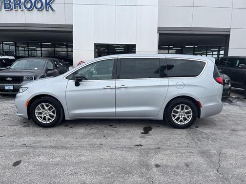 2024 Chrysler Pacifica Touring-L