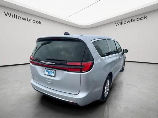 2024 Chrysler Pacifica Touring-L