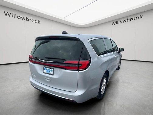 2024 Chrysler Pacifica Touring-L