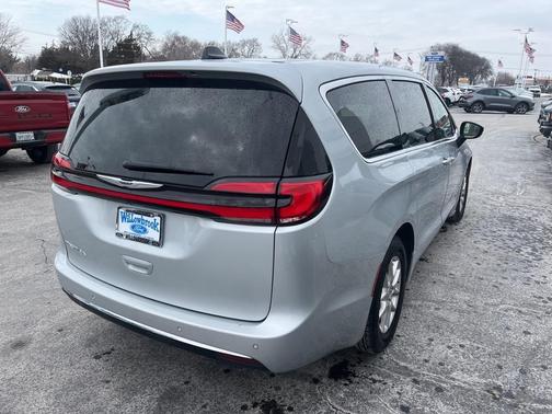 2024 Chrysler Pacifica Touring-L