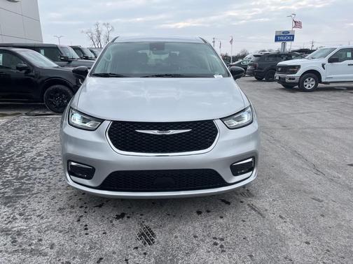 2024 Chrysler Pacifica Touring-L