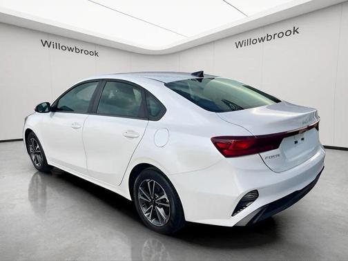 Snow White Pearl 2023 Kia Forte LXS