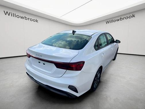 Snow White Pearl 2023 Kia Forte LXS