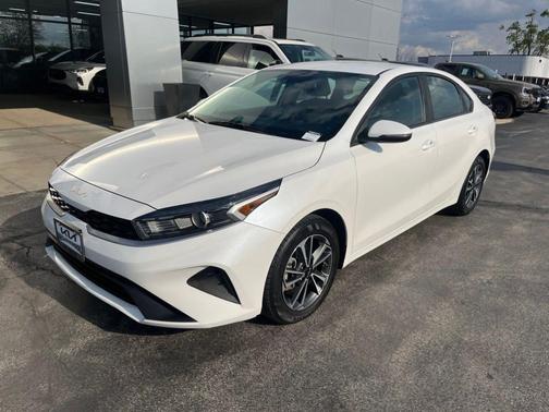 Snow White Pearl 2023 Kia Forte LXS