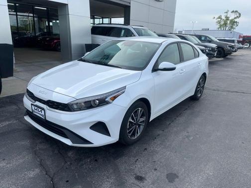 Snow White Pearl 2023 Kia Forte LXS